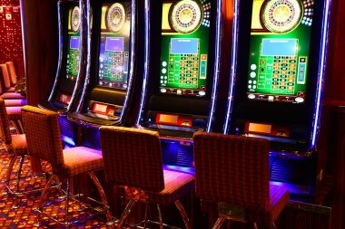 Sic Bo Dadu live dealer roll with three dice displayed on woles4d platform